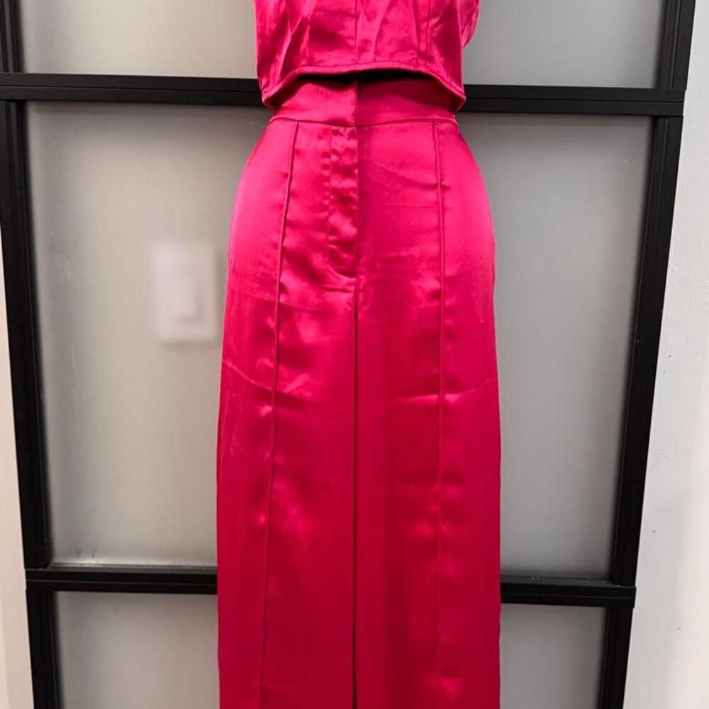 House of Harlow 1960 - Hot Pink Satin Two-Piece Set – Cami Top & Wide-Leg Trouse